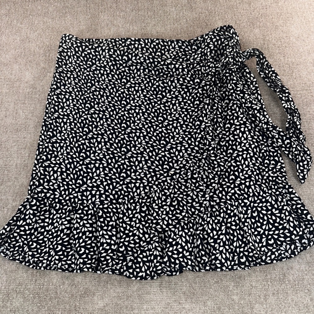GB Black White Leaf Print Ruffle‎ Wrap Mini Skirt Small Side Tie Flowy Lined